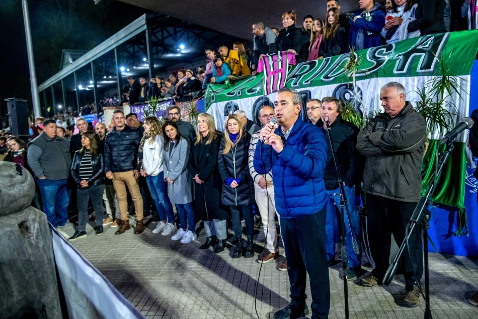 583973 | Entrega de camisetas futbol infantil  - Subsecretaría de Comunicación Social (Marcelo Beltrame)