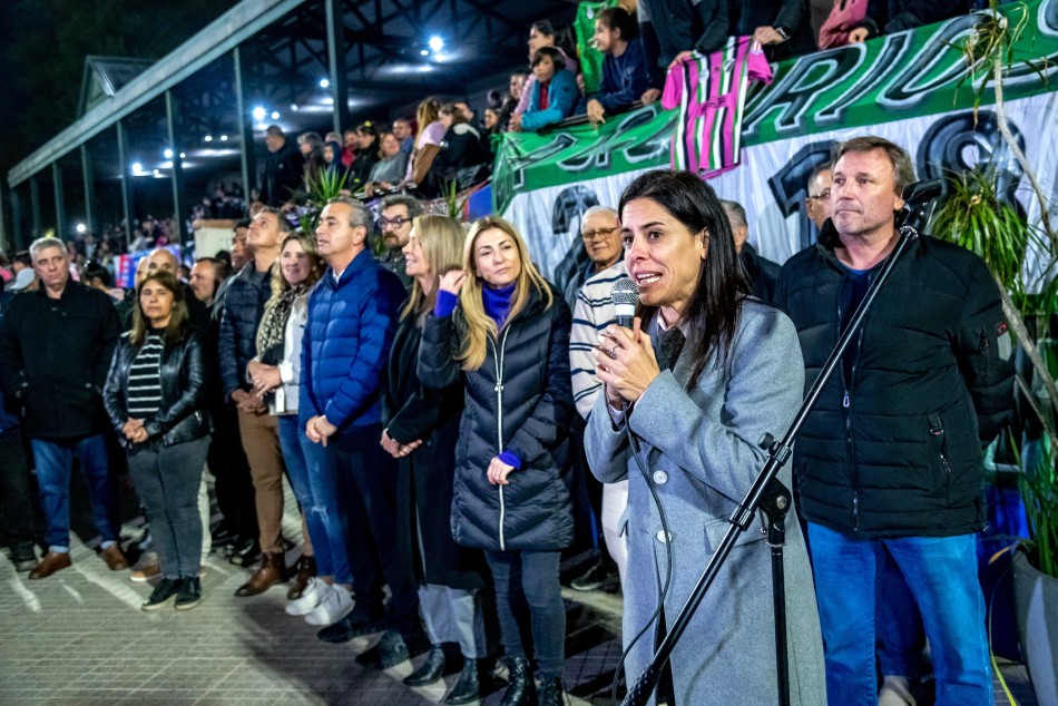 583972 | Entrega de camisetas futbol infantil  - Subsecretaría de Comunicación Social (Marcelo Beltrame)