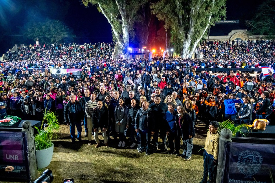 583979 | Entrega de camisetas futbol infantil  - Subsecretaría de Comunicación Social (Marcelo Beltrame)