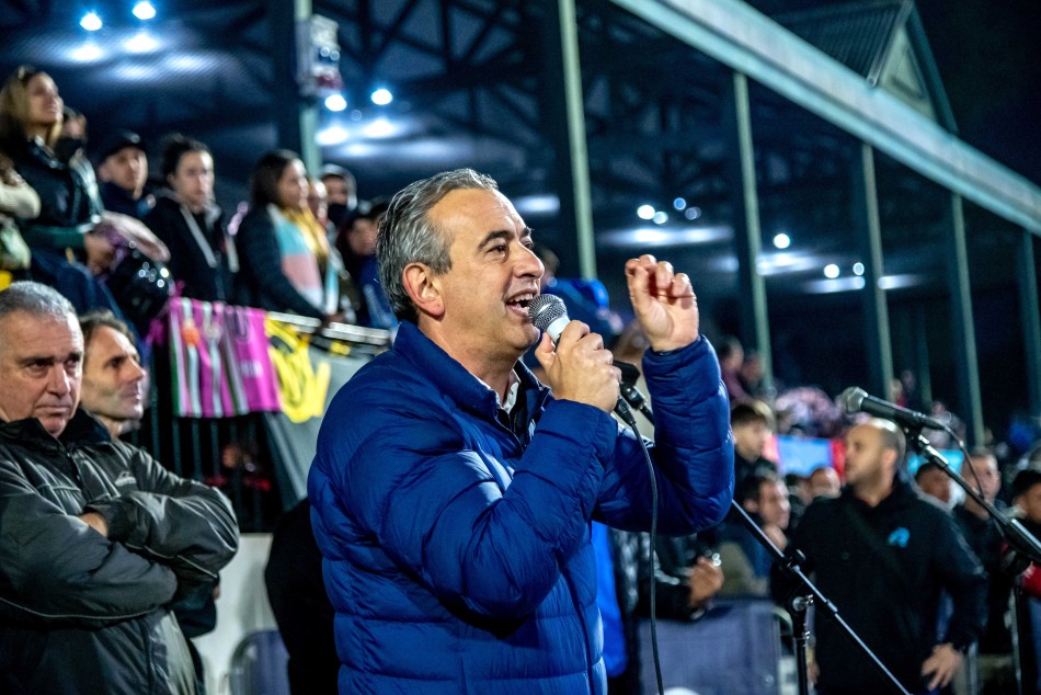 583976 | Entrega de camisetas futbol infantil  - Subsecretaría de Comunicación Social (Marcelo Beltrame)