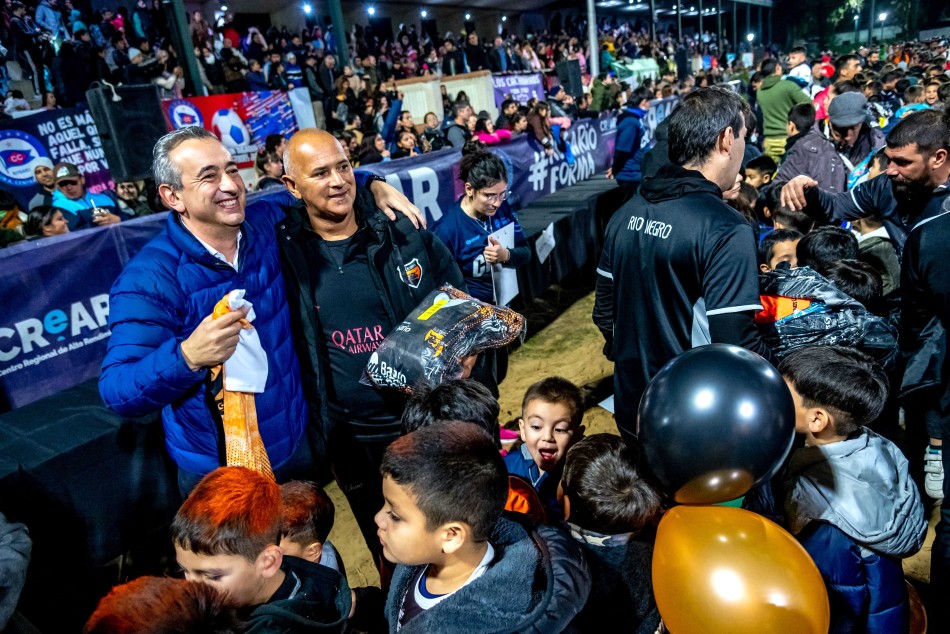 583984 | Entrega de camisetas futbol infantil  - Subsecretaría de Comunicación Social (Marcelo Beltrame)