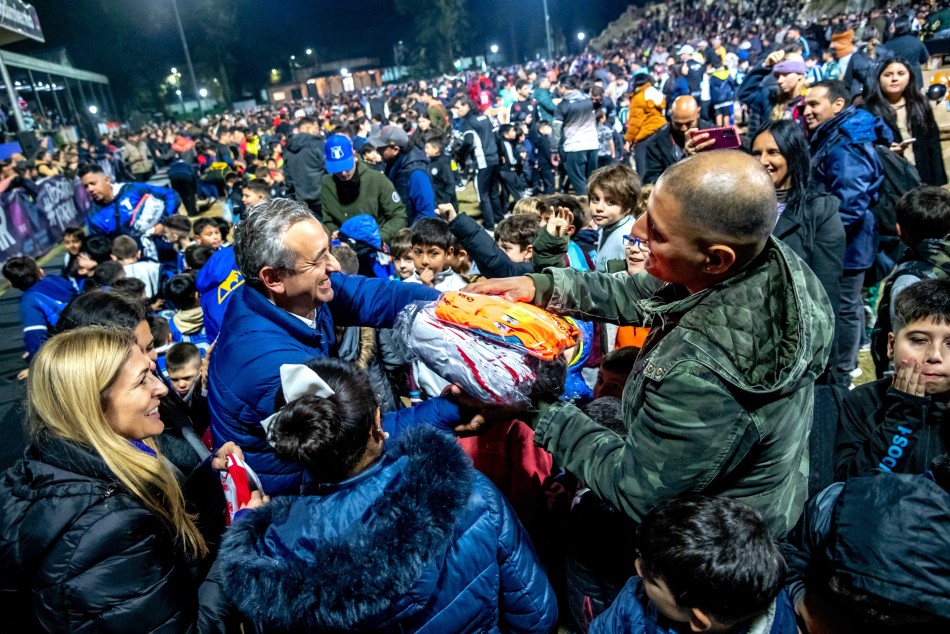 583987 | Entrega de camisetas futbol infantil  - Subsecretaría de Comunicación Social (Marcelo Beltrame)