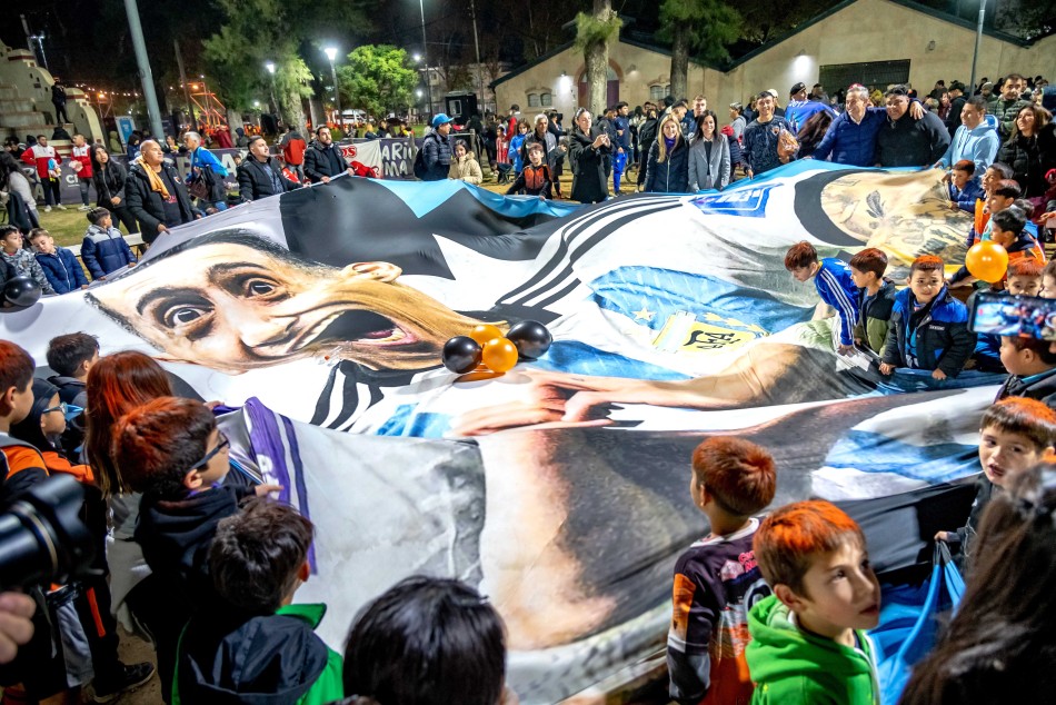 583990 | Entrega de camisetas futbol infantil  - Subsecretaría de Comunicación Social (Marcelo Beltrame)