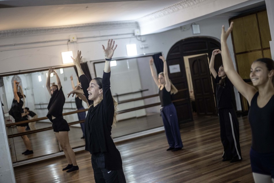 614690 | Fotos LarreDanza. Actividades en la Escuela de Danzas y Arte Escénico - Sec. de Cultura y Educación (Guillermo Turin Bootello)