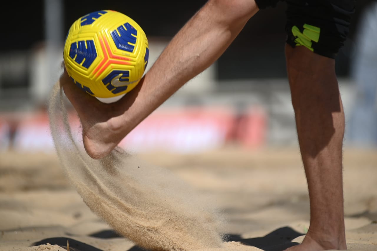 Fútbol Playa: Uruguay cayó 5-4 con Argentina y complicó chances  mundialistas en Rosario